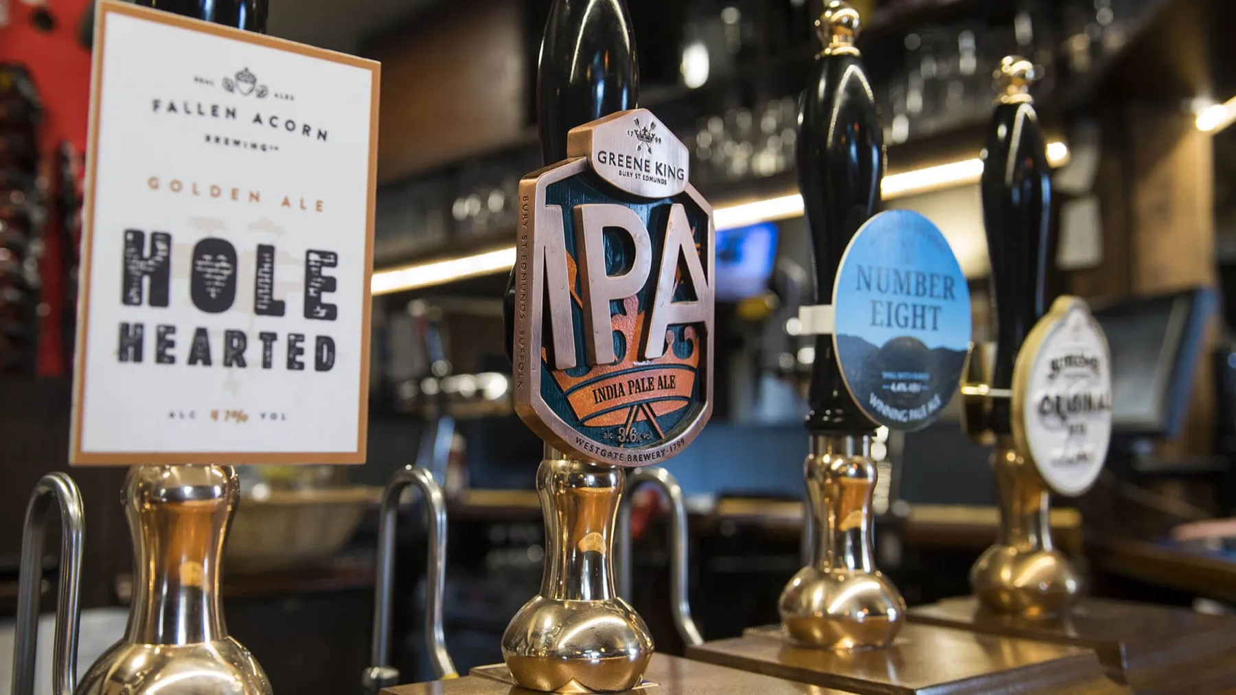 Hand pumps on the bar at The Stags Head